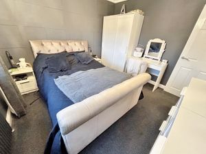 Bedroom- click for photo gallery